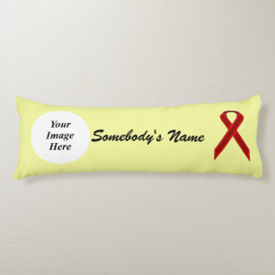 Burgundy Standard Ribbon Tmpl av Kenneth Yoncich Kroppskudde