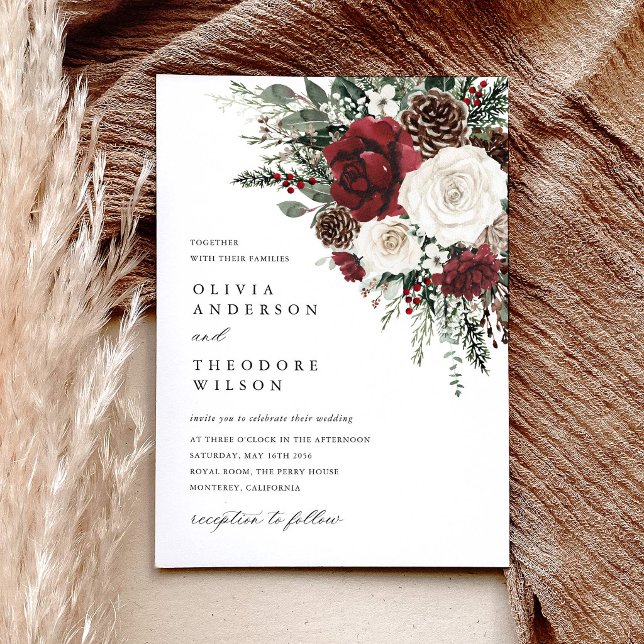 Burgundy Winter Floral Elegant Wedding Inbjudningar (Burgundy winter floral wedding invitation pinecone ivory rustic elegant watercolor invite)