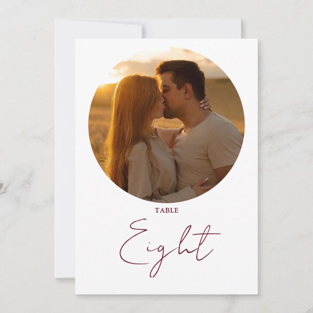 Burgundyröd modern minimalistisk skript bordsnumme inbjudningar (Framsida)