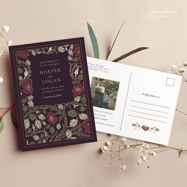 Burgundyröda Blommiga Save The Date-Brevkort Vykort (Burgundy Floral Art Nouveau Save the Date Postcard)