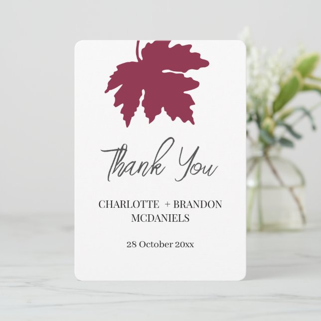 Burgundytackkort med höstlönnblad för bröllop  tack kort (Stående Fram)