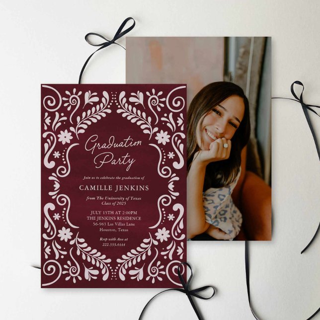 Burgurgy Fiesta Graduation Party Photo Invite Inbjudningar (Burgundy Fiesta Graduation Party Photo Invitation)