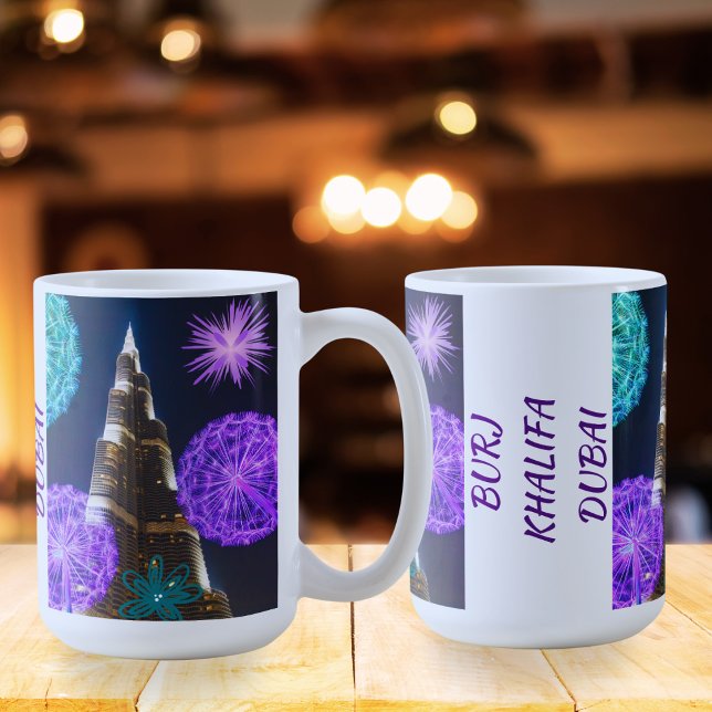 Burj Khalifa med belysta blommor Dubai UAE Kaffemugg (Skapare uppladdad)
