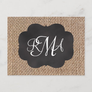Burlap Chalkboard-utseendet trippelmonogrammat skr Vykort