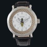 Burlap Inspired Honungsbi Personlig Watch Armbandsur<br><div class="desc">En klocka med en illustration av ett bin i centrum. Anpassa med ditt namn. Bakgrunden är inkapslad.</div>