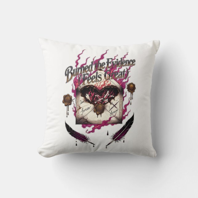 Burned the Evidence Feels Great T-Shirt | Charred  Kudde (Framsida)