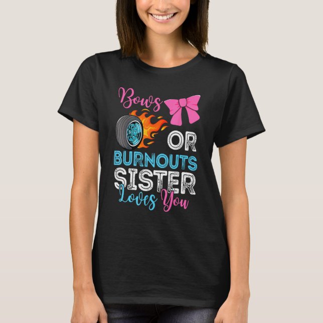 Burnouts or Bows Sister loves you Gender Reveal pa T Shirt (Framsida)