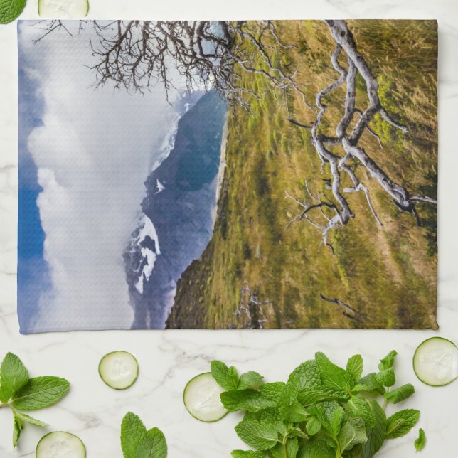 Burnt träd, Torres del Paine, Chile Kökshandduk (Vikta)