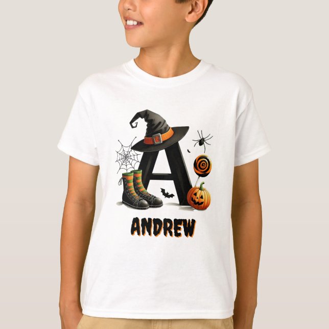 Bus eller godis A Initial Halloween T Shirt (Framsida)
