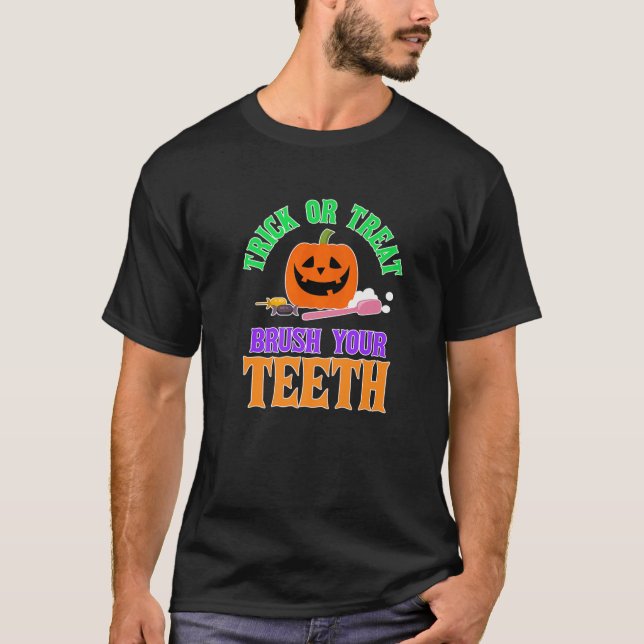 BUS ELLER GODIS borsta din tjugona Halloween-tandl T Shirt (Framsida)