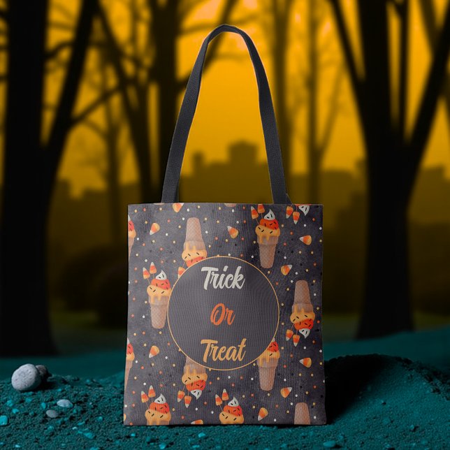 Bus eller godis Candy corn Ice Cream Tygkasse (Fun Halloween tote with candy corn ice cream cones and “Trick or Treat” message.)