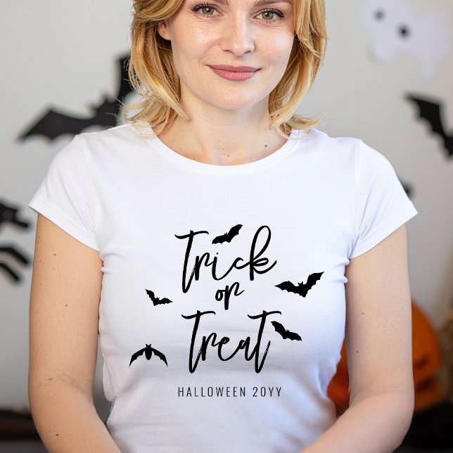 Bus eller godis Fladdermus typografi Halloween-år T Shirt (Skapare uppladdad)