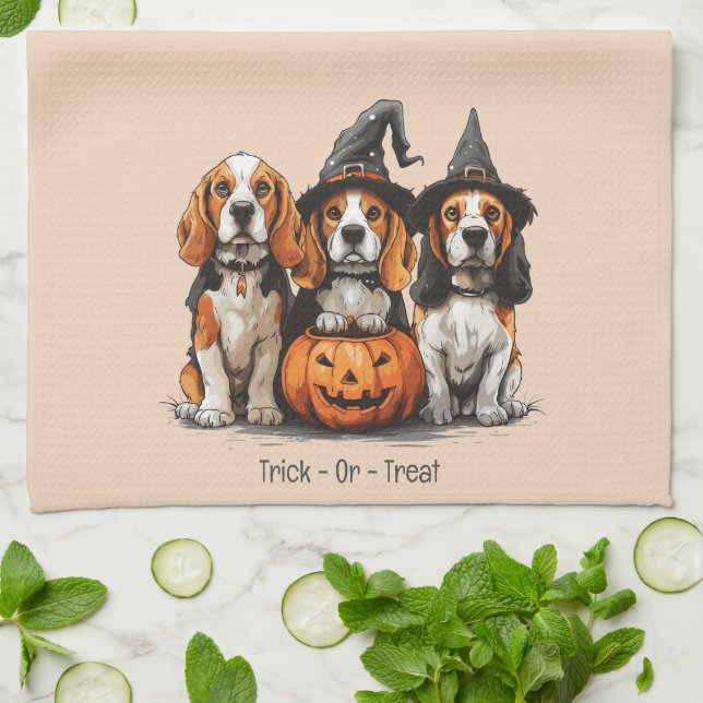 Bus eller godis Halloween Beagle Hundar Kökshandduk (Vikta)