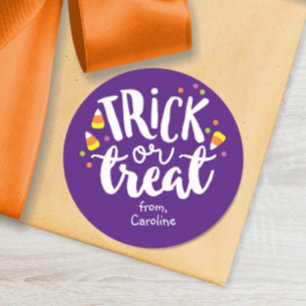 Bus eller godis Halloween Candy Cute Lila Favor Runt Klistermärke