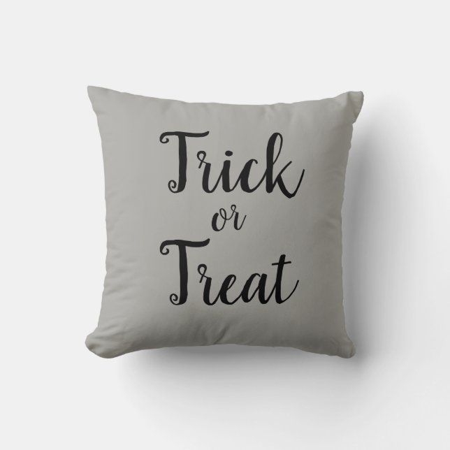 Bus eller godis Halloween Grått Dekorativ kudde (Framsida)
