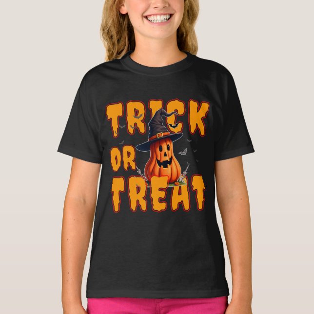 bus eller godis halloween pumpa höst höst  t shirt (Framsida)