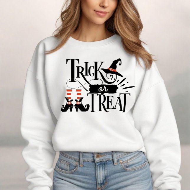 Bus eller godis Halloween Spooky Cute Witch T Shirt (Celebrate Halloween with our "Trick or Treat" sweatshirt, featuring a fun witch-themed design.)