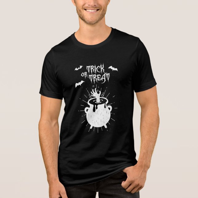 bus eller godis häxans kauldron halloween t shirt (Framsida)