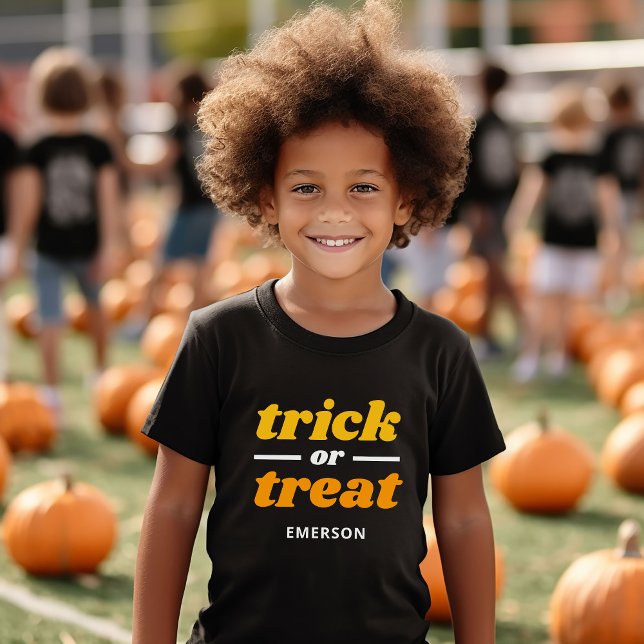 Bus eller godis Monogrammed Halloween T Shirt (Skapare uppladdad)