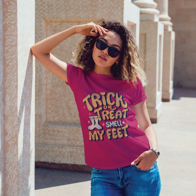 "Bus eller godis, Smell min feet." Halloween T-shi T Shirt ("Trick or Treat, Smell My Feet." Halloween T-shirt)