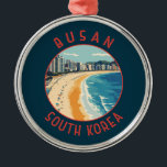 Busan Haeundae Beach Retro Distress Circle Julgransprydnad Metall<br><div class="desc">Busan retro-vektorns resedesign. Busan,  en stor hamnstad i Sydkorea,  är känd för sina stränder,  berg och tempel.</div>