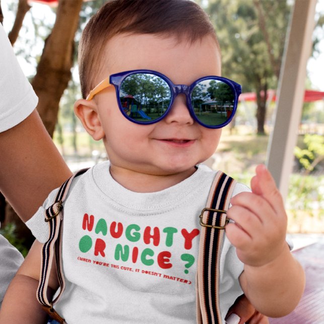 Busig eller Snäll Jul Firande Roligt Julfirande T Shirt (Naughty or Nice Holiday Festive Funny Christmas Baby T-Shirt)