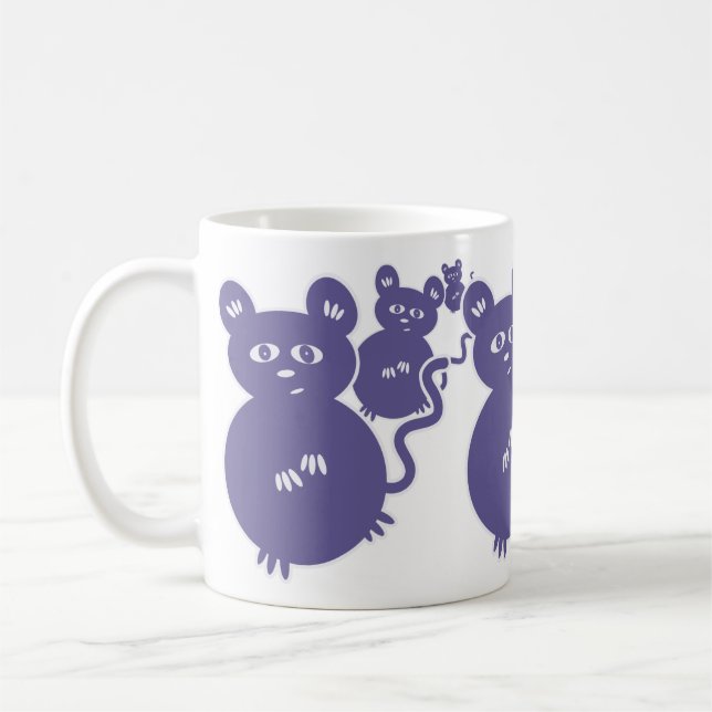Busiga purpurfärgade möss som upp till får, kaffemugg (Vänster)