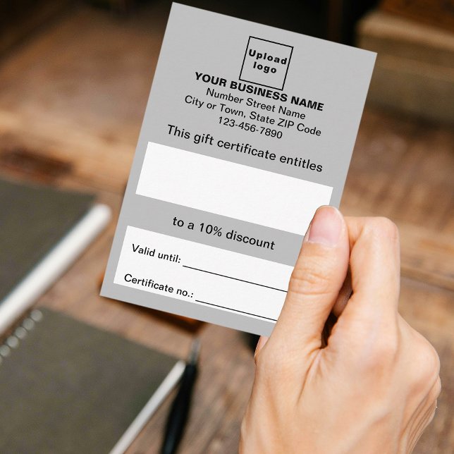 Business Grått Gift-certifikat Tilläggskort (Customer holding business gray gift certificate)