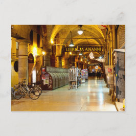 Buskar under en Portico i Bologna, Italien Vykort