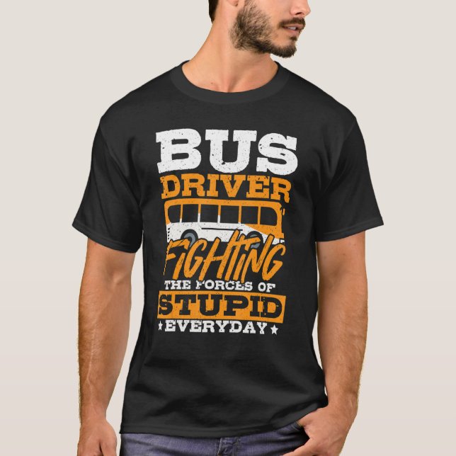 Buss-chauffören som kämpar mot kraften hos stupid  t shirt (Framsida)