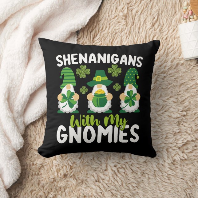 Busstreck Med Mina Gnomer Gnome St Patrick's Day Kudde (Filt)