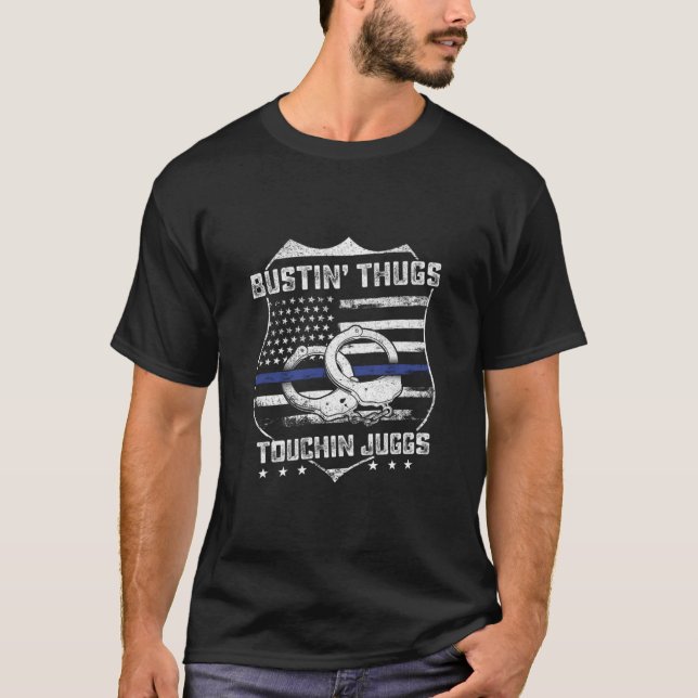 Busting Thugs Touching Juggs Police Humor Gag T Shirt (Framsida)