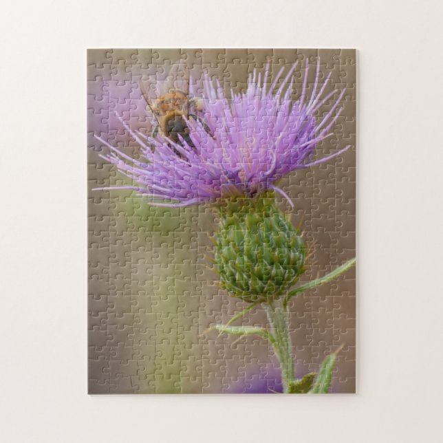 Busy Bee Buried in Lila Thistle Flower Photo Pussel (Vertikal)