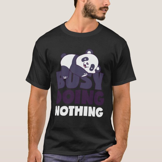 Busy Doing Nothing Lazy Panda Bear Sarcastic Lazin T Shirt (Framsida)