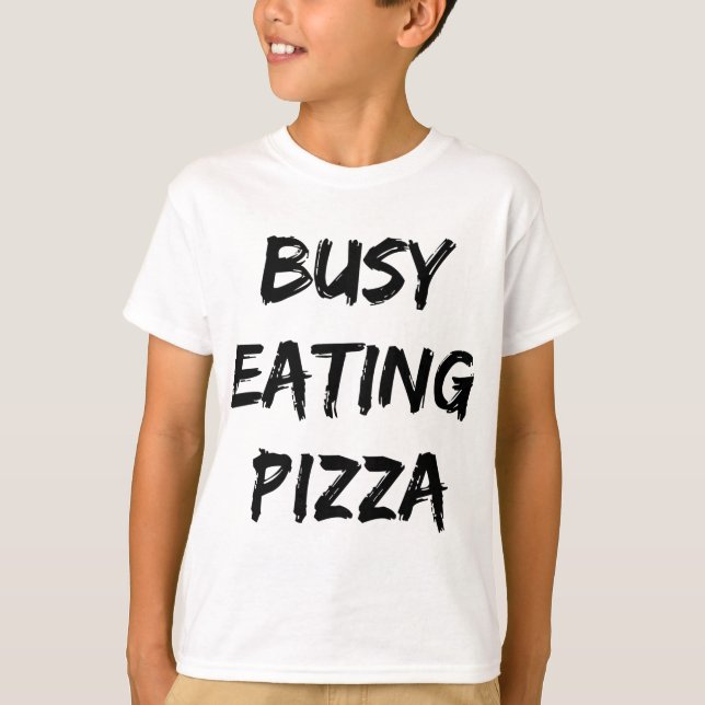Busy Eating Pizza-Trendigets citat T Shirt (Framsida)