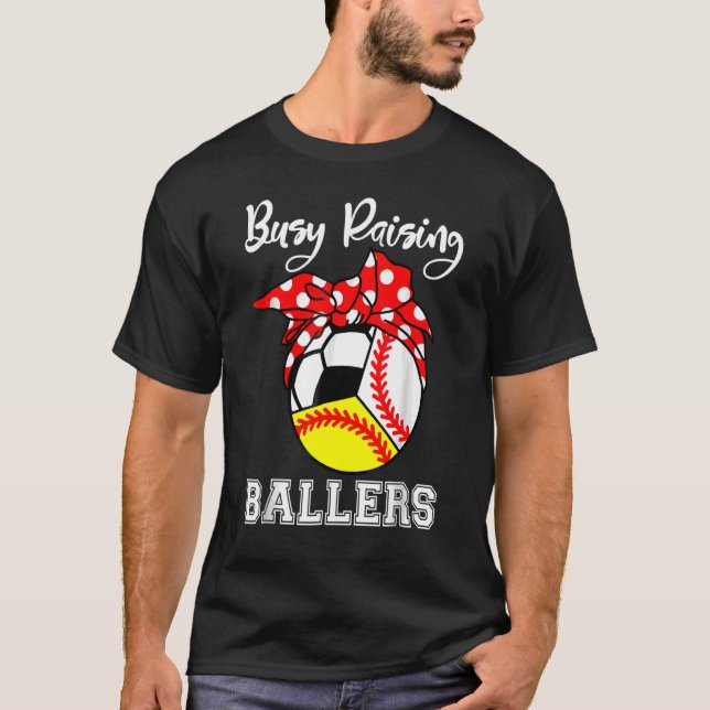 Busy Raising Ballers Baseball Softball Ocer Mamma T Shirt (Framsida)