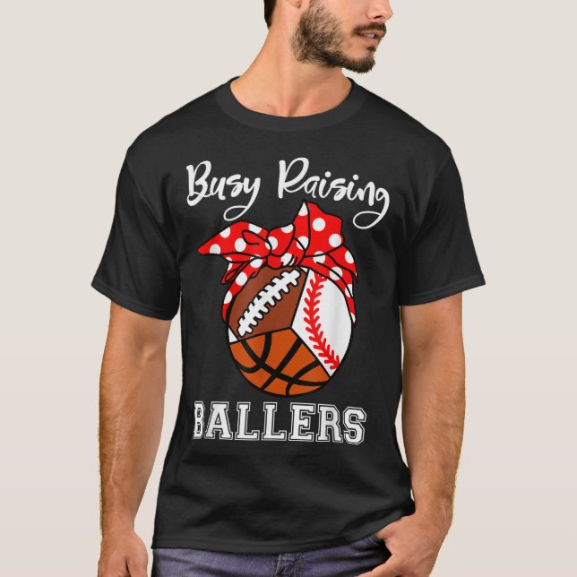 Busy Raising Ballers Funny Baseball Football Baske T Shirt (Framsida)