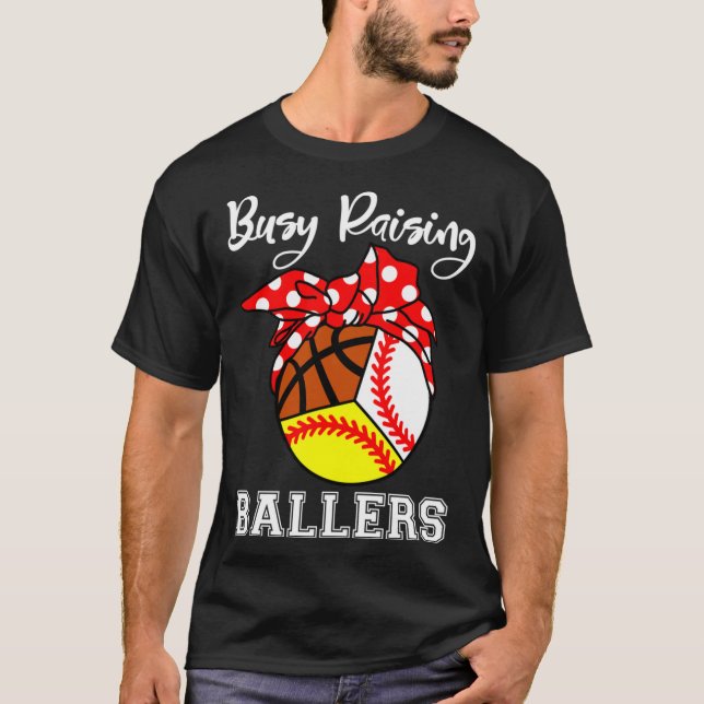 Busy Raising Ballers Funny Baseball Softball Baske T Shirt (Framsida)