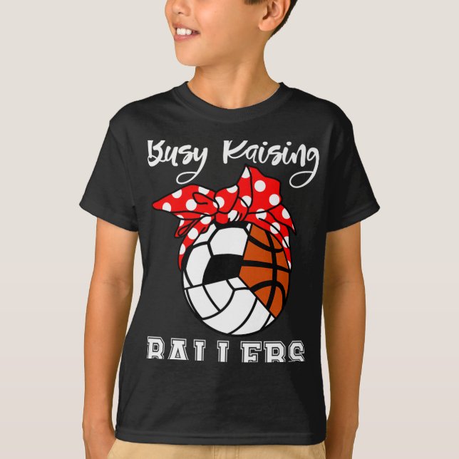 Busy Raising Ballers Funny Volleyball Soccer Baske T Shirt (Framsida)