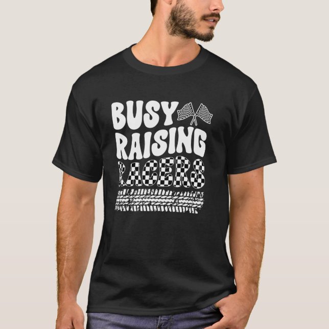Busy Raising Racers Tävla Mamma of a Racer Mor R T Shirt (Framsida)