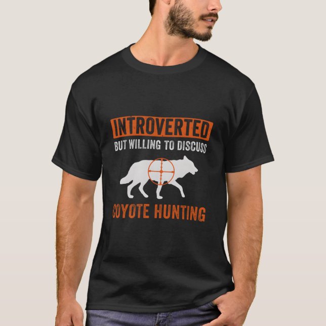 But Willing To Discuss Coyote Hunting Yote T Shirt (Framsida)