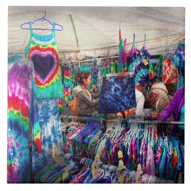 Butiksfasad - Tie Dye är tillbaka Kakelplatta (Framsidan)