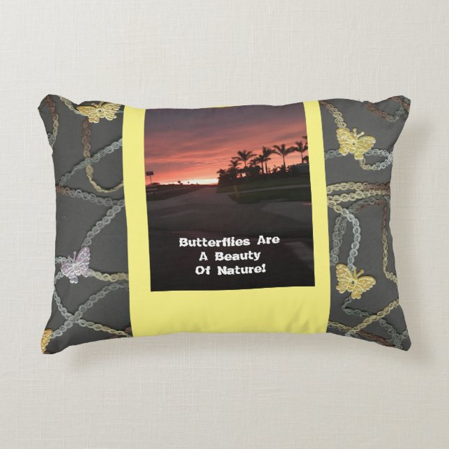 Butterflies är en skönhet prydnadskudde (Framsidan)