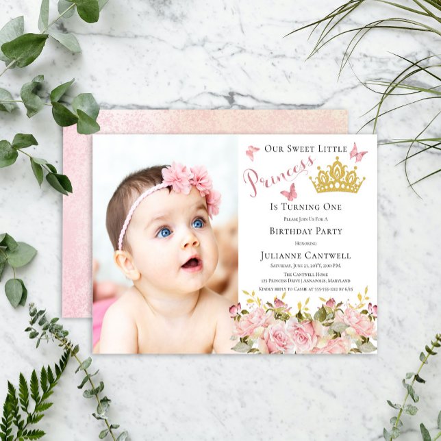 Butterflies Blommigt Princess Photo 1st Birthday Inbjudningar (Butterflies | Gold Glitter Crown | Pink Rose Floral "Princess" Girl 1st Birthday Party Invitation)