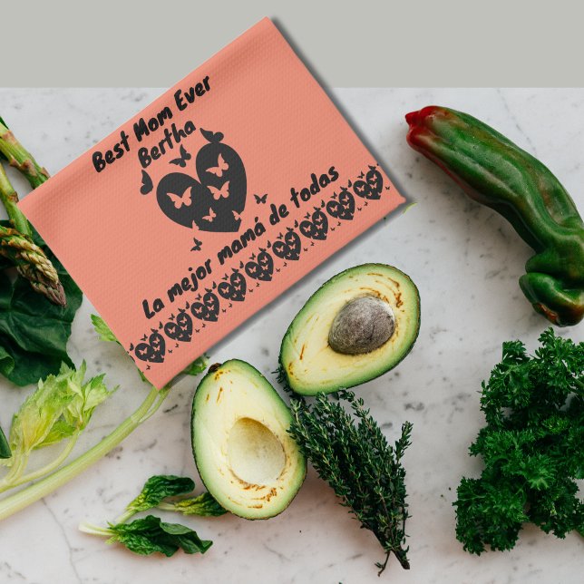 Butterflies & Heart Custom Name, Bilingual Salmon Kökshandduk (Bilingual mother's day best mom ever la mejor mamá de todas custom name towel multilingual project)