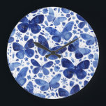 Butterflies Watercolor Blue Stor Klocka<br><div class="desc">Filmmålning med indigo blå och vit vattenfärg.</div>