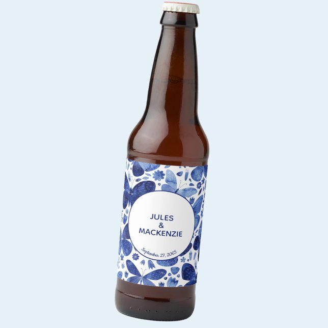 Butterflies Watercolor Indigo Blue Ölflaska Etikett (Blue and white watercolor butterfly personalized wedding beer bottle label)