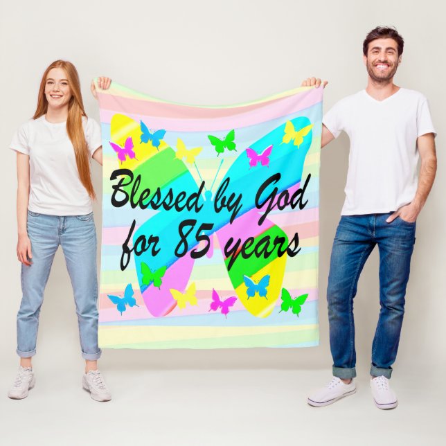 BUTTERFLIGEN 85 BIRTHDAY BLESSINGS FLEECE BLANKET (På plats)