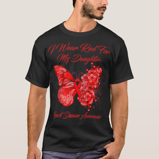 Butterfly I Bära Red för min dotterhjärtsjukdom T Shirt (Framsida)