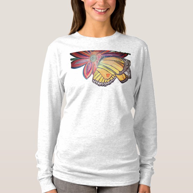 Butterfly landing on a flower t shirt (Framsida)